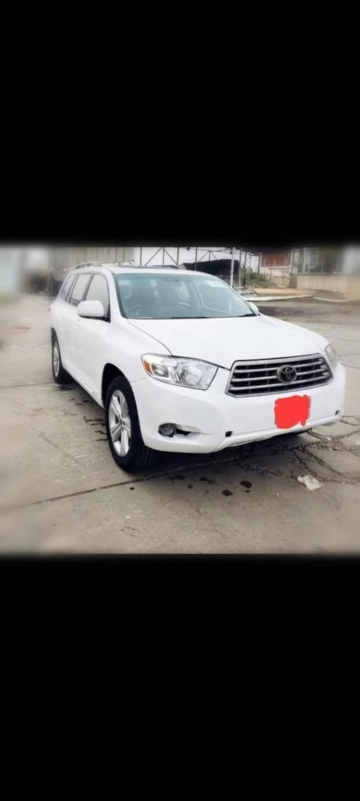 السلام عليكم ورحمه هايلندر 2008  بيها ضرر عام بدون گلب طخم تاير جديد كهربائيات كلها  شغاله صدر امامي خلفي جديد سياره حلوه بمعنى الكلمه مابيها اي نقص بصمه تبريد ثلث قطع 7راكب تنته سلايت رقم بغداد مشروع وطني شرط الوكاله والتحويل ايمت متريد ***********
