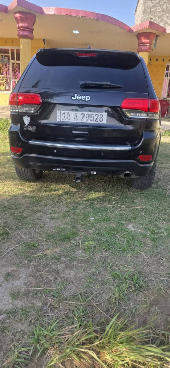 يا الله ♥
السلام عليكم جيب  شيروكي جراند موديل 2016
 مكينة 6 سلندر  5راكب   4*4 السياره بل حقيقه احلا من الصوره 
فول مواصفات واحد ع واحد  رقم انكليزي سنويه لل 29
السيارة كشنات جلد 
 كشنات كهرباء 
تبريد قطعتين ثلج
جنطة كهرباء 
 كير ماوس   
 كامرة خلفية
 حساسات  خلفية  
 ويل حجم 20  
تشغيل عن بعد
 شفتات بالستيرن 
مكينة و كير كفاله
ماشية 109337 الف 
السيارة بدون اي نقص 
الاتصال علئ هذا الرقم
***********
السعر 220$ وبيها مجال حق الجية 
 مكان السيارة الحله
