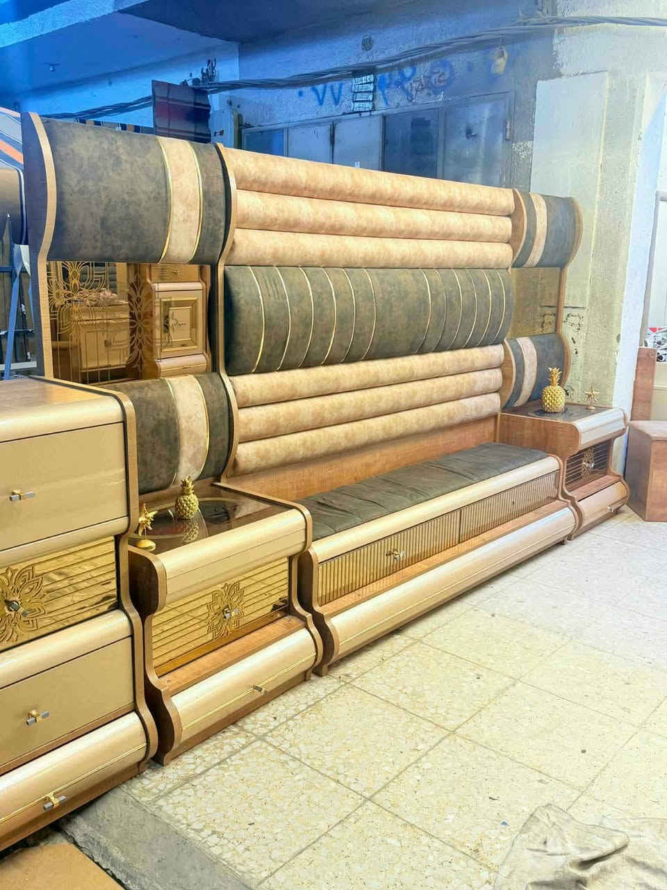 ✨ غرفة تركي  اصلي صبغ حراري  11 قطعة ✨
نظام سلايت وابواب بروفايل فاخر
سرير مخزن جك 
 ضهر بلوك
 جام برونزي 
 قماش وتر بروف أصلي
✨ نظافة 99/💯
شد ونقل مجاني داخل بغداد
توصيل للمحافظات بأسعار رمزية


**إذا كنت صاحب هذا الإعلان وتريد حذفه لأي سبب، رجاءا أرسل رسالة إلى الدعم الفني**