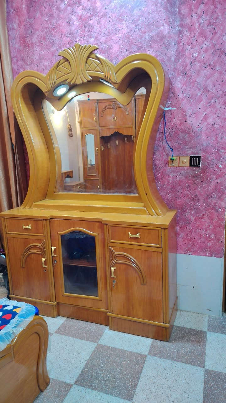 غرفه تسكام صاج صبغ حراري جلاتين خمس بيبان ضهر برغي طابقين غرفه قوويه وجديده استعمال قليل مكان نجف حي المهندسين انتصال على الرقم ***********
