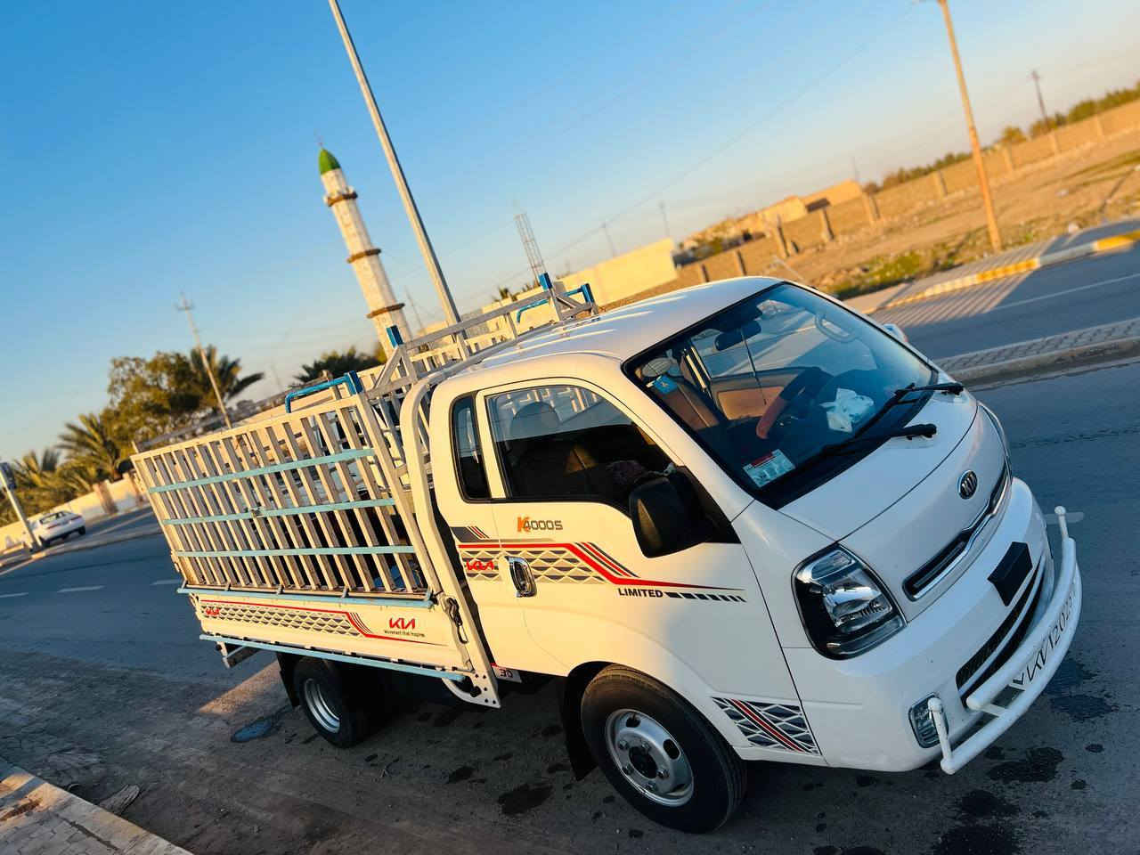 سلام عليكم اخوان  كيا فحل موديل 2021 رقم بغداد سيارة خير من الله نظيفه بمعنى الكلمه ماشيه 120 الف كير ومحرك واكسل وشاصي وكل شي مكفول على كل شي علفحص ويلات خلفيه محور 14 وستد 21 مثل ما موضح بصور والسيارة شغلة الرقم تحتاج مال غرامة 7 أوراق ينزل من السعر ومبلغ الترقيم همات ينزل من السعر موجود سنوية باقي بس استلام الوحات وسعر السيارة 180 وبيها مجال وهذا رقمي ***********
