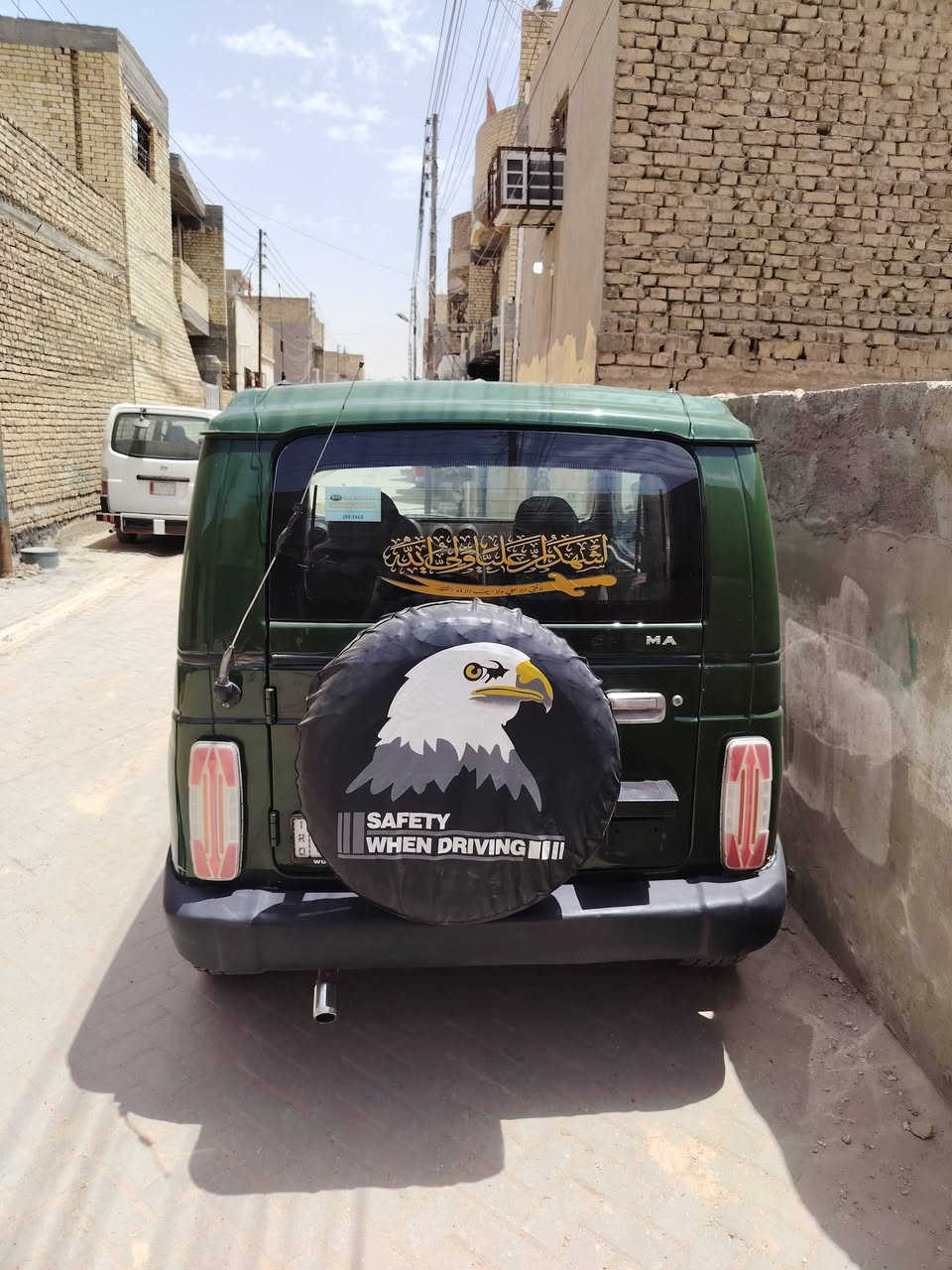 سياره كيا ريتونا موديل 2000بغداد
مصبوغه صبغ عام للجماليه وبلحقيقه احلى من الصور
لونها زيتوني محرك وگير محور تحوير مضبوط للإستفسار
***********
