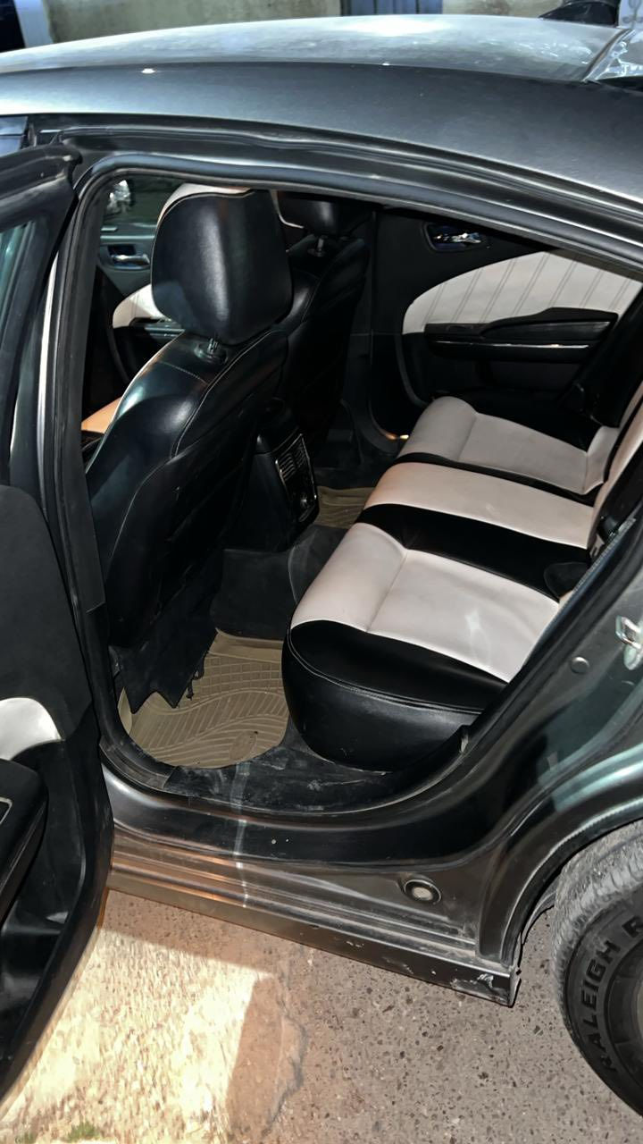 السلام عليكم  شارجر موديل 2011 بيها مكانات صبغ ابيعلك حزام حت لا اتعبك او تعبني مكانات  والسوك كولشي بيي يعجبك اهلا وسهلا ما يعجبك اخوي واخليك على راسي فلوسك عندك سيارتي عندي 
السياره دواخل رياضي مدوشمه   مو تلبيس 
مكينتها3.60 
رقمها بغداد انكليزي
ترايك وين مايعجبك سياره مال بيت مو مال خط يحتاج بس دعاميات صبغ وترتيب 
مكينه گير  شرط الفحص
السعر 125  وبيها مجال قليل 
*********** واتس اب موجود
