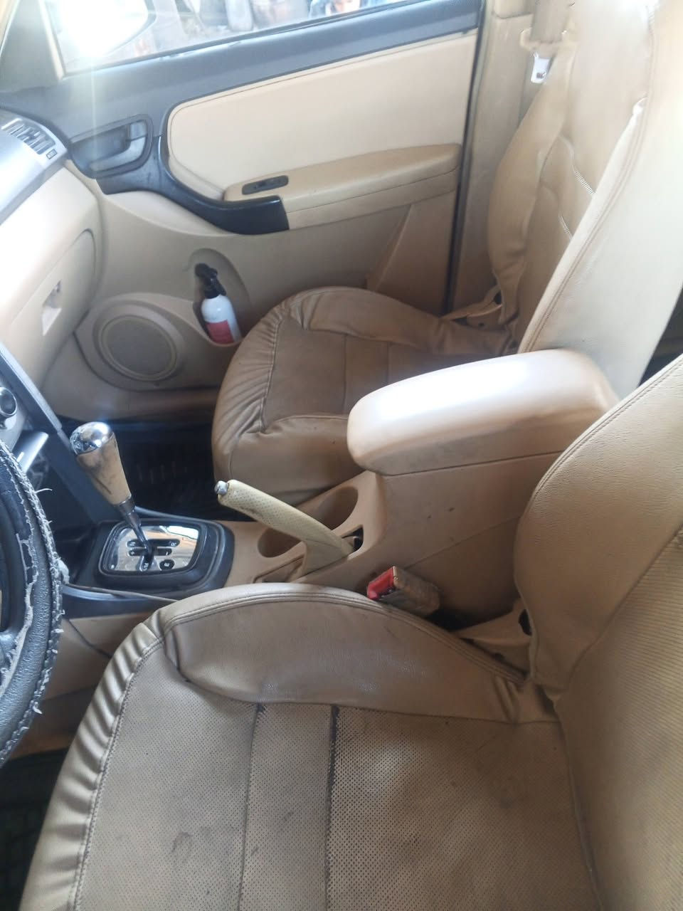 سلام عليكم اخوان للبيع أو مرواس بتكسي
شيري تيكو 2013 سعر 57 وبيها مجال قليل الشراي الاستفسار اتصل *********** مكانها بغداد حي العامل
