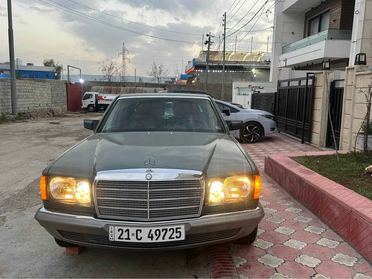 رياسي موديل 1984 كلاسيك ١ ساله داغلي كوردستان بوه تازه ره قه م كراوه حه جمي 8 بستون مه كينه ي 380 Sel واتا لارجه درگا گه وره يه  هه موو گياني له سه ر ده قي شه ريكه ماوه ته وه گيرومه كينه ي بيلادي خويه تي هيچ ده عميمي نيه   بوياخ عامي ئه وروپايه له سه ر كالبونه وه كراوه  تاقم په رده ي صه دامي بو به ستراوه

نرخي 128

شوين سليماني ,*********** السليمانية, العراق
