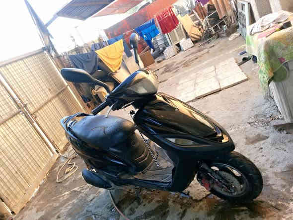 سلام عليكم دراجه ثعلب لبيع ياباني شغاله نص نكره سلف وهندر وكهرباءيتها كلها شغاله  كامله وكفراتها بلاديه انضاف ومحركها بلادي نطيف مامفتوحه ابد بلاديه ناعمه نطيفه حيل شلعه ومعدل خير من الله وتأيراتها جدد السعر 350 بيها مجال لشراي متواجد وتساب ورصيد مكاني بشارع فلسطين رقمي ***********
