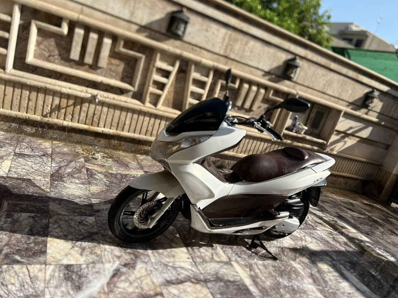 دراجه bcx جيل اول للبيع كامله ومابيهه اي نقص شلعه معدل خير من الله اوراق كامله السعر مليون و٣٠٠ مكاني شارع فلسطين مسبح المهندسين شراي اتصل ***********
