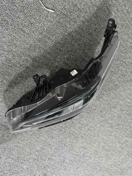 لايت سنترا sr 23 جهة السايق 
السعر ٣ اوراق 
اصلي مو تجاري 
واسط الكوت 
***********
