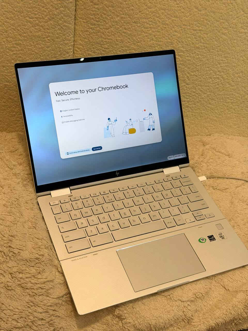 النظام: ChromeOS (Chromebook)
•  الشاشة: لمس وقابلة للدوران 360°
•  الحجم: 14 إنج
•  الرام: غالبًا 8GB
•  التخزين: SSD 128GB
•  البصمة: موجودة يم التاتش باد
•  الصوت: Bang & Olufsen
•  الواي فاي: Intel Wi-Fi 6
•  المنافذ:
 ○  USB-C
 ○  USB عادي
 ○  مدخل سماعات 3.5mm

ومن شكله الجهاز يعتبر:

•  خفيف ونحيف
•  بطاريته زينة
•  مناسب للدراسة والتصفح واليوتيوب وبرامج الأوفيس
السعر اتصل ‎0781 487 1619
