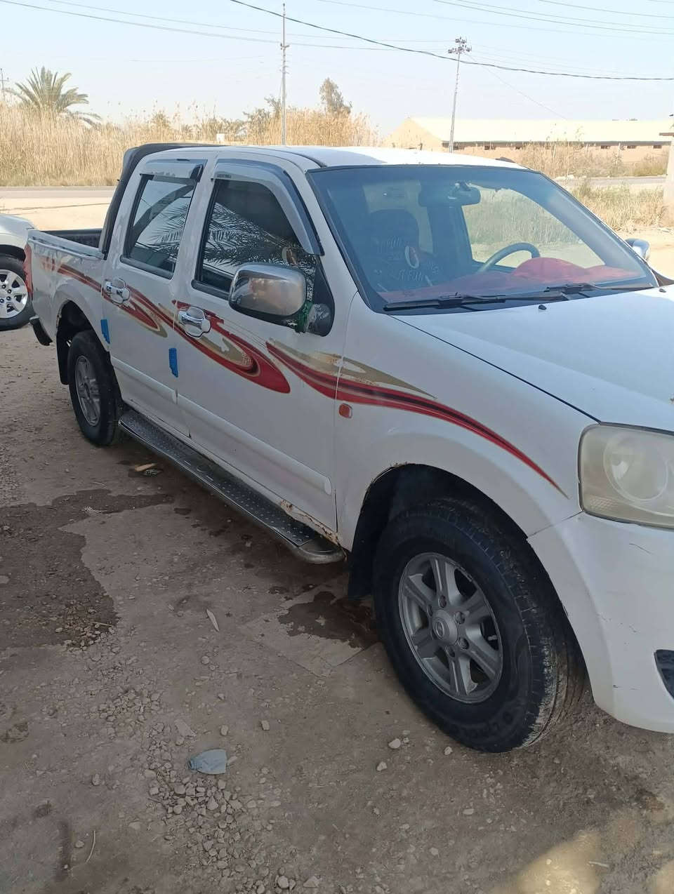 كريت ويل 2013
سيارة كاملة من كلشي 
حدادية جديدة 
مكينة كير شرط 
مداور ثاني يوم بأسم المشتري 
للتواصل 
***********
