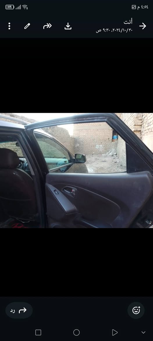 توسان موديل 2015وارد امريكي تحكمات سونار موجود هندبريك بالرجل صدر امامي جديد شاشه وكامره دواره رقم الهاتف ***********السعر120 وبيه مجال
