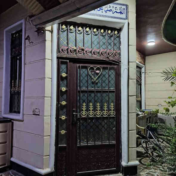 بسم الله الرحمن الرحيم 
بيت للبيع بناء 2018 #حديث #المساحة240

#المفرك قريب على الشارع العريض #السايدين 
و #المدخل_الرئيسي 

غرفتين نوم وصاله وستقبال ومطبخ وكليدور وسقيفه وحديقه وكاونتر
 تفاصيل اكثر تواصل خاص  او الاتصال ***********
