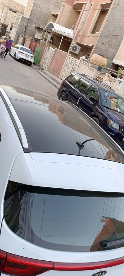 السلام عليكم
سبورتج موديل 17✅🔥
مواصفات فول عدا البصمه 
وارد خليجي 
مواصفات  بنيرامه طكتيت 
ابواب ترحيب  
كشنات جلد وكهرباء 
محرك 2000 دوش شرط ممفتوح 
5 راكب 
تبريد ثلاجه 🥶 
كاميرا خلفيه خلفيه 
مري شفط كهرباء 
وبعد بيه هواي مواصفات 

السياره كفاله عامه ماعد مكانين بارد فقط 
محرك وكير كفاله 
رقم بغداد الإنكليزي 
سنويه جديد  شرط التحويل 

-------------------------------- 
العنوان بغداد الشعب 
السعر 185 وبيه مجال 
*********** 
***********
