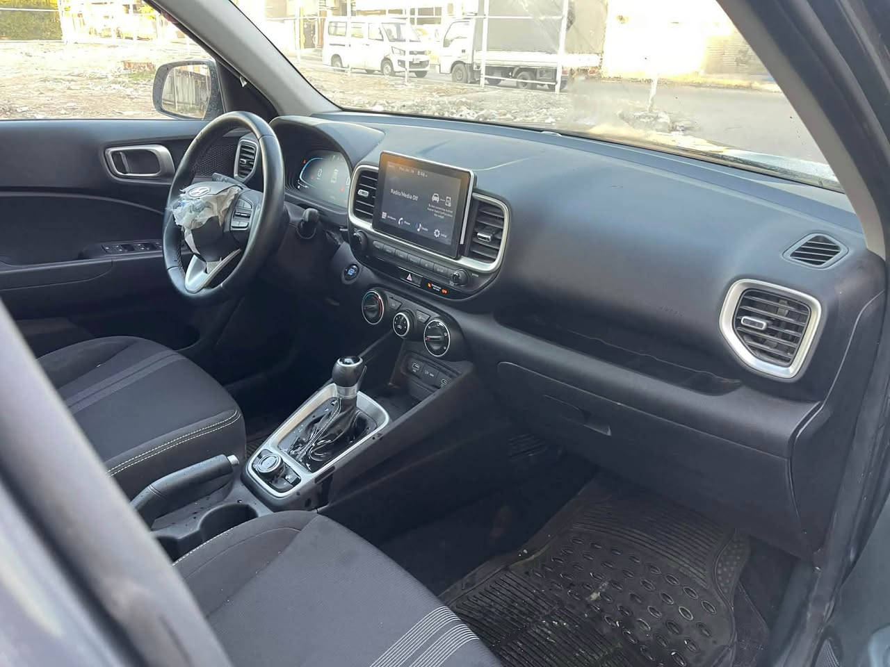 هواندي فينو موديل 23 دخول قبل فتره السياره على حادثها تشتغل وتمشي بدون دواخل لا لغد ولا شاصي محرك 1600 موصفات بصمه شاشه السعر 73$ بيها مجال مكان بغداد الاستفسار اكثر اتصل *********** بغداد, العراق
