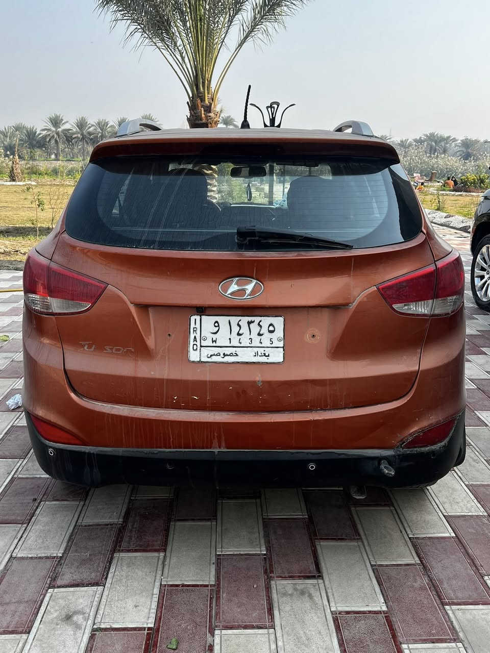 سلام عليكم توسان موديل2014رقم بغداد تحويل ثاني يوم سياره جدا نضيفه مثل ماموضح بالصور فقط يحتاجله بوليش السياره تطلع مرايه كشره جديد السياره رايدهه 125وبيها مجال وهذه رقمي***********متواجد واتساب السياره مصبوغه عام للجماليه
