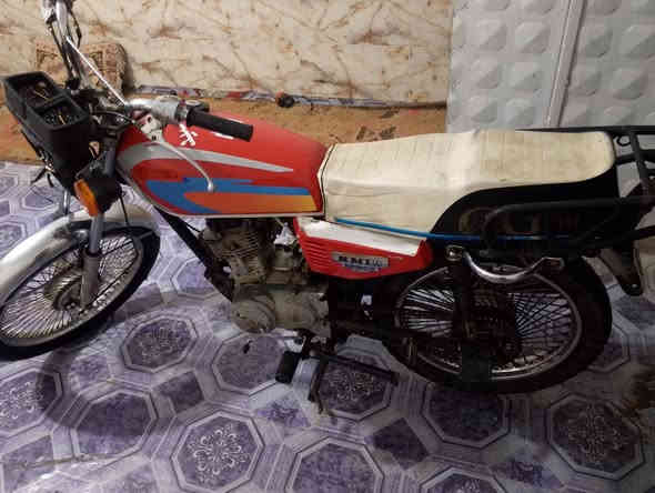 السلام عليكم 
دراجه تايكر موديل 19دراجه نضيفه خير من الله انطيك شلعه ومعدل تأيرات كله جديد اوراق اصولي السعر 370  العنوان دغاره سدر الدغاره الرقم ***********
