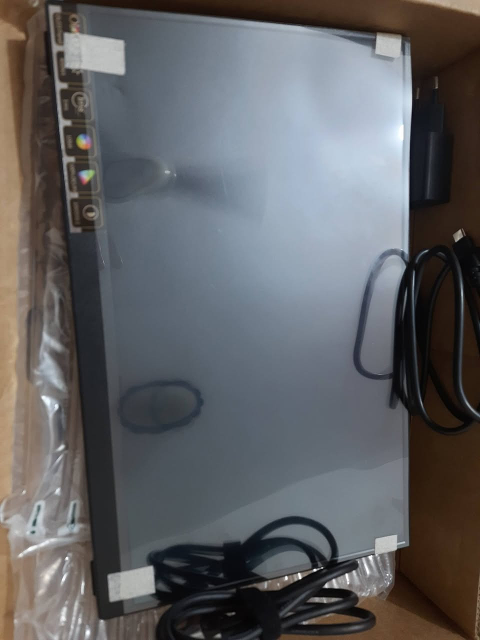 متوفر للبيـــــع 
 شاشة oled تعمل عل كيبل مني hd
جديده نقص الكيبل الـhd


**إذا كنت صاحب هذا الإعلان وتريد حذفه لأي سبب، رجاءا أرسل رسالة إلى الدعم الفني**