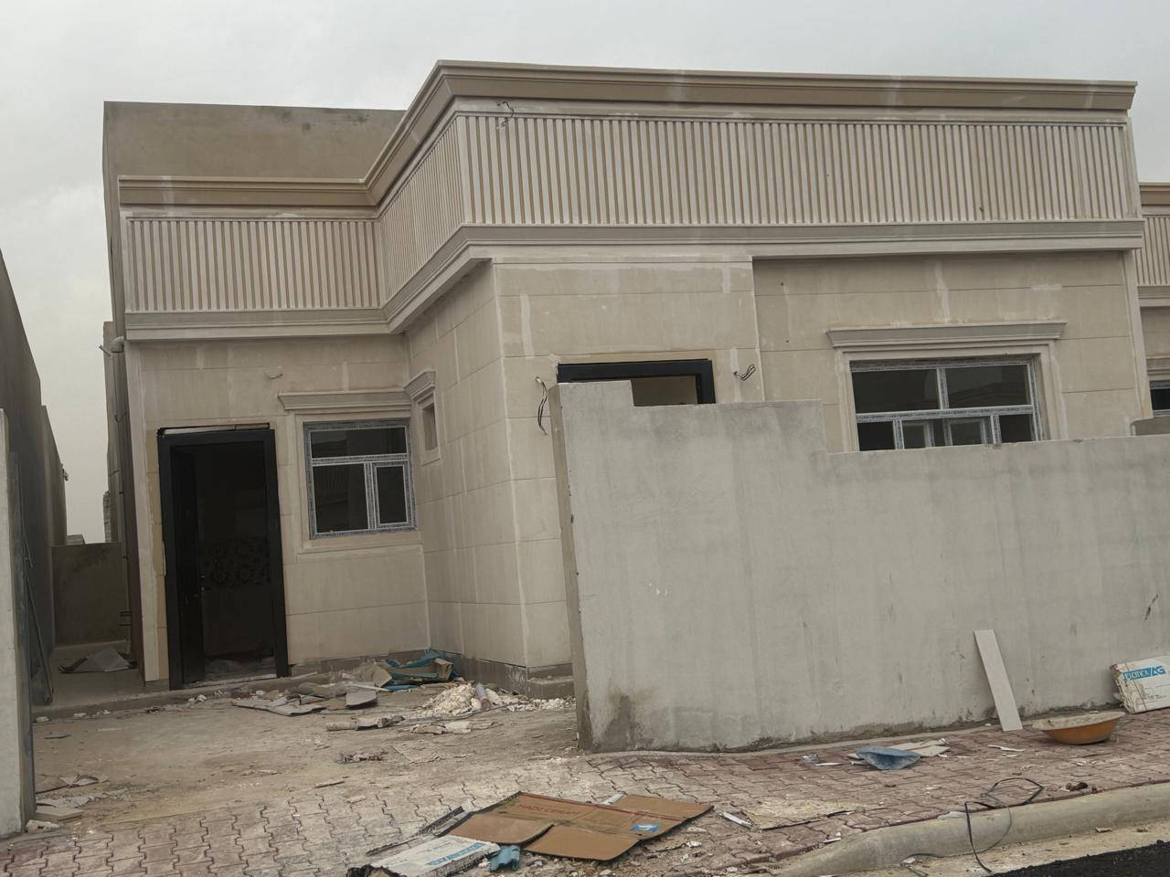 السلام عليكم يوجد دار للبيع مجمع دجله  تكريت الديوم طابق واحد مساحه 200 متر واجهه 10 نزال 20 شارع 15 تسليم شهر الثالث يتكون  من  مطبخ غرفتين النوم استقبال مجمع صحيات عدد اثنين
السعر الكلي 135 مليون
واصل 55 مليون
عندي استلام المفتاح 15 مليون
بدون قسط  سنوي 
القسط الشهري مليون فقط
الدار بدون مبادره
الاستفسار على الرقم
***********
