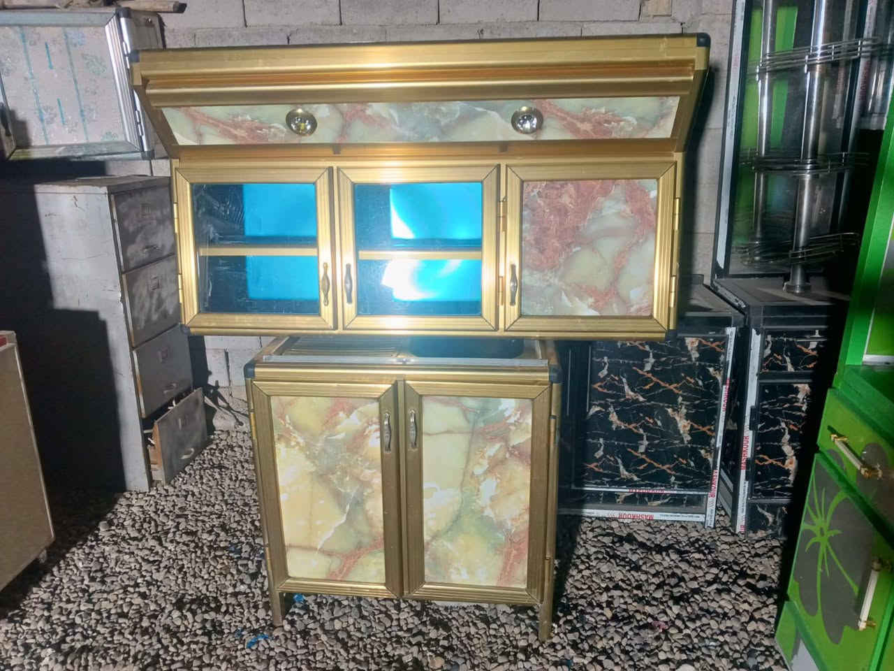 كاونترات  وسنكات للبيع  كل واحد بسعر  مكان بغداد ***********
