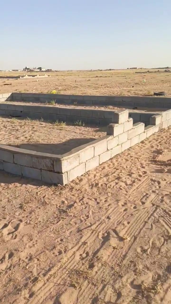 قطعه ارض في مقبرة كربلاء 
40 متر في المقاطعه السادسه بلوك 19 رقم القطعه 29 
شارع عرضه 10 متر 
في بداية السادسه التوزيع الجديد 
للاستفسار ***********
