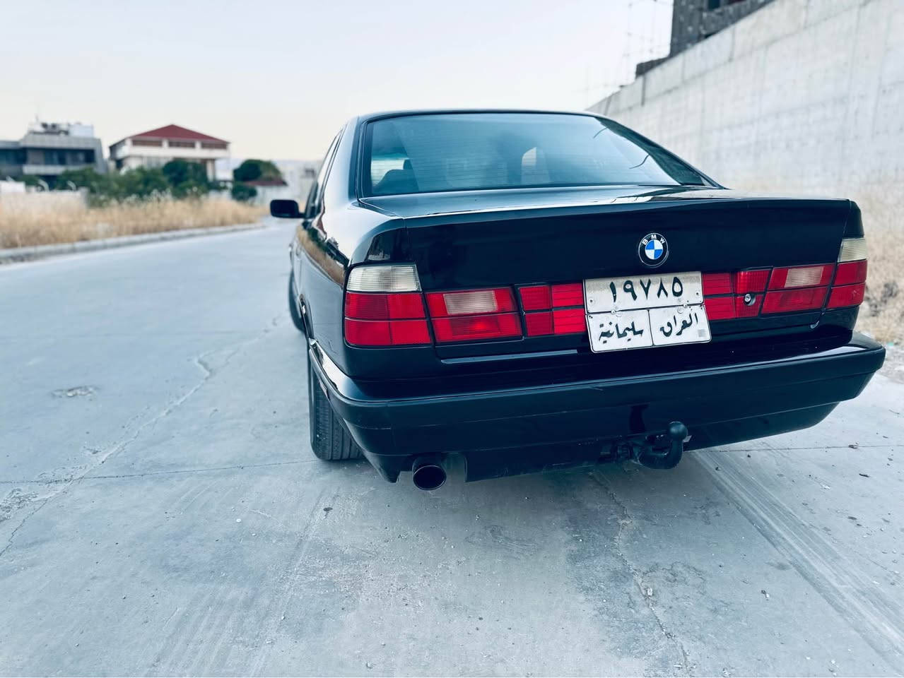 BMW 525 i
موديل 1990
گير عادي 
دوو جام كاره بايي 
ناو فورميكا 
شه ش كه له 
كامل كراوه به 1995
حه فته يه كه كامل بوياغ كراوه بو 
جواني به س به ده ني گوراوه 
سلايت أيش ئه كات مه زبوت
ره قه م سليماني 5 گه لا غه رامه ي تيايه 
دواي مه عمه له بوت ئه گيرمه وه 
نرخي 55 مه عمه له 
ز.م ***********
ز.م *********** السليمانية, العراق
