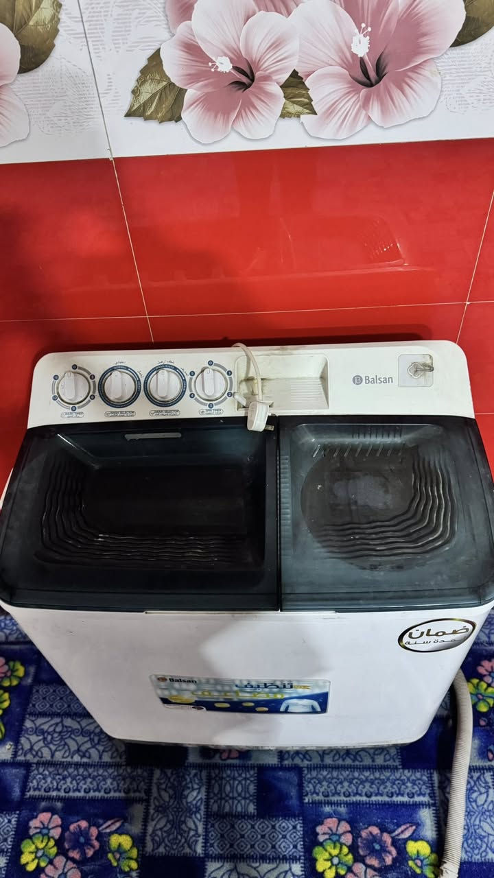 السلام عليكم
للبيع غسالة نوع بلسان اصلي نضيفة كلش 
السعر 110 وبيها مجال لاستفسار ***********
