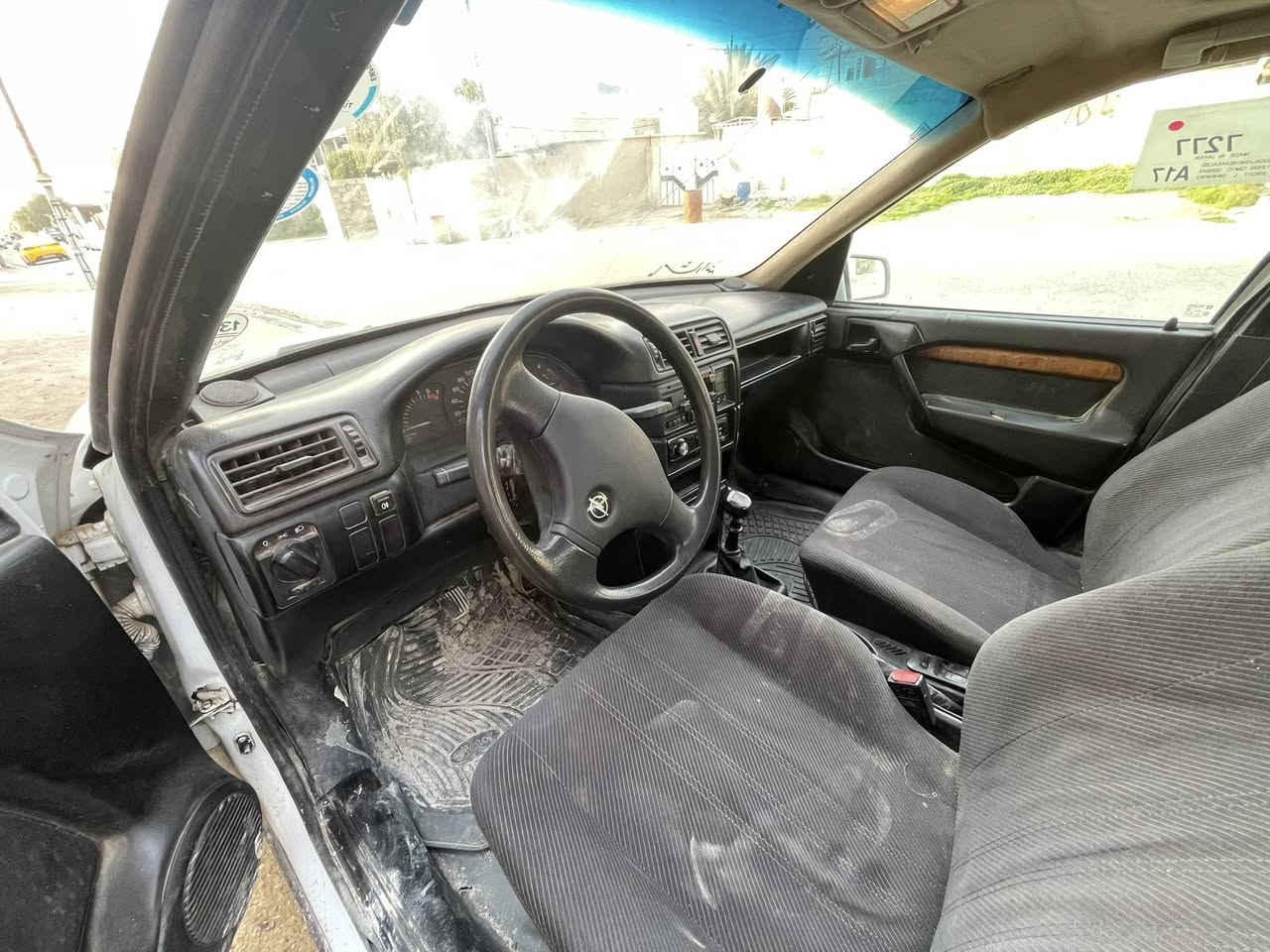 أوبل فكترا  موديل 1994 محرك 18 مصبوغه عام رقم كركوك سنويه لحد 29 كير عادي 37 ورقه ***********
