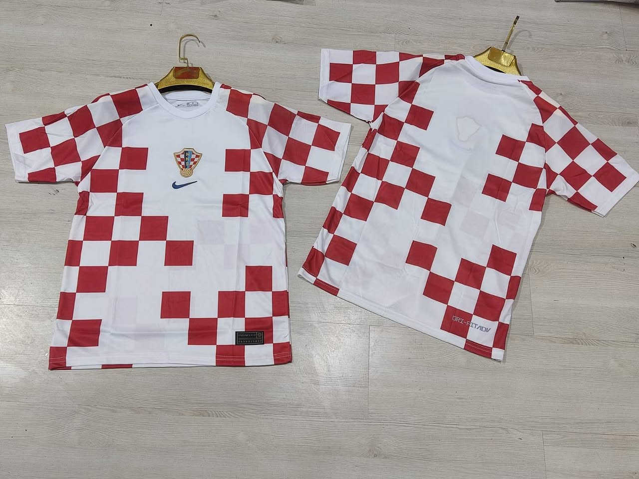 سلام عليكم يوجد دريسات قياسات s....xxl ويوجد محير مع شورت من 5سنوات لحد 12 تركيا المنشا بسعر مناسب للكميات حصرا *********** واكو نماذج ان تحب شوف ,السعر 1.5
