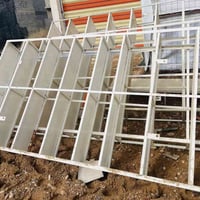 رفوف للبيع بسعر مناسب 07759387475