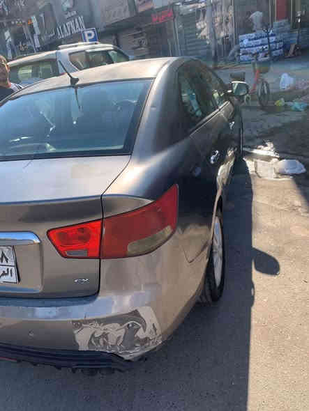 من رخصت الادمن

السلام عليكم حبايب
سيراتو 2010
نص فول 
خليجي
مبدل صندوك
السيارة بسم ولد كردي يحول بورقتين
ورقم قديم (معاملة)
وعليها مخالفات ( مليون واربعمية) 

(مكان السيارة حي الجهاد /العامرية)

المهم حبايب ذني كلهن على اليشتري 
السعر 70 
الاتصال 0770 031 7482
