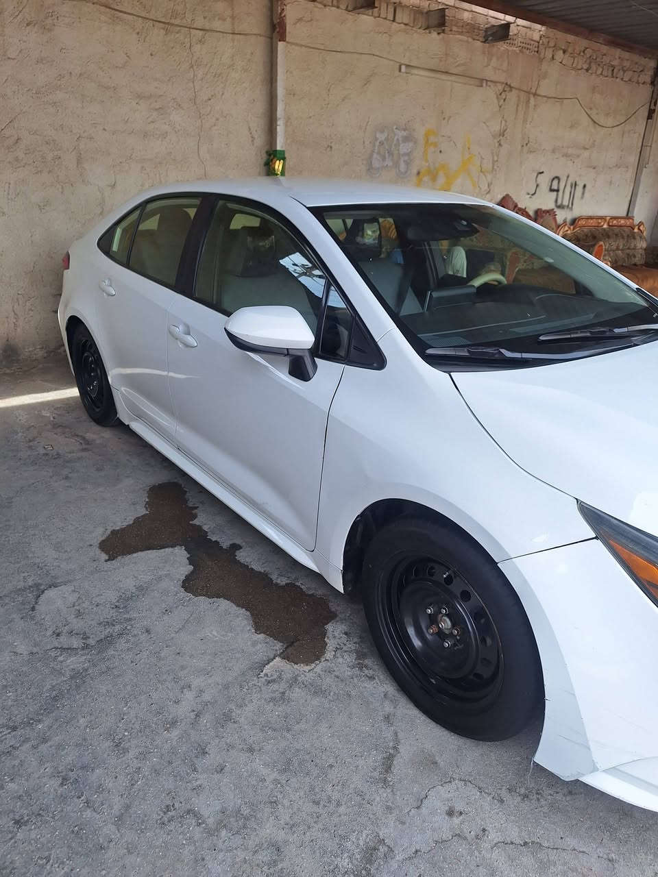 السلام عليكم للبيع كورلا 2020 امريكي LE مكينة 1800 بانزين فقط
مكينة مكفولة وضع شركة ماممدود عليها صبانة 1800 مرغوبة
كير مكفول وضع شركة ماممدود علية صبانة
حجر بيئة بلادي
تبريد ثلج ❄🧊 + تدفئة 🔥 ابيانو 
ماشي95 mi وقابل للزياده 

 لغود + شواصي + حوض + تكم مكفولات +  مكفول 
صدرها 80%
موصفات
1 رادار امامي + توقف ذاتي عند الاقتراب
2 شاشة اعطال
3 شاشة مسجل + كامرة دوارة 360 درجة
4 عدسة LED ابيض عالي ناصي بلادي + كشاف ضبابي
5 فول تحكمات ستيرن + اوامر صوتية + نظام طوارئ
6 تحديد مسار + مانع انزلاق ABS + قفل سرعة
7 نظام ECO اقتصادي + sport رياضي
8 سايد بريك بصمة + اوتو هورد توقف ذاتي
9 جهازة انذار + جهازة سرقة
10 داخل اسود 
11 لايت اوتوماتيكي حول الاجسام
12 جام اربعة اوتماتيكي 
(حادث فقط ربع بنيد وقبق جنطه ومبدل اصلي  + طخطخات بسيطة اقل الشبر + رصعات بسيطة)
صور الحادث بل منشور 
سنوية + رقم جديد الى نهاية 2026 بسمي تحويل مباشر 
مكاني بابل حله مركز مدينه 
السعر 137وبيها مجال للطيبين واني اسف على الاطالة
 ***********
