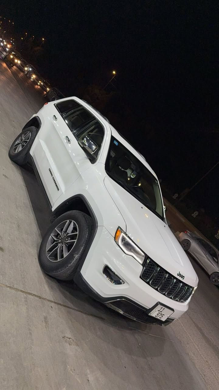 سلام عليكم  ارخص جيب وانظف جيب بهل موديل 🔥
جيب كراند شيروكي لمتدد 2019 
ماشية 65 الف مشتريه  
-ضرر جاملغ امامي  فقط  بلعراق سيارة كلين تايتل 
موجود بل منشور الضرر لي بيها موضحة بصورة ومئشر عليه
1 سلايد +V6
2 بصمة +بصمة ابواب + تشغيل ع بعد 
3 جلد + تدفئة وتبريد كشنات وستيرن 
4 جنطة كهرباء + كامرة دوارة + حساسات
5شاشة جبيرة +ماوس +فول تحكمات ستيرن 
السعر 182 ورقة فقط …..✈️🔥
السيارة جديدة بمعنى الكلمة 
مكان السيارة بغداد 
***********
