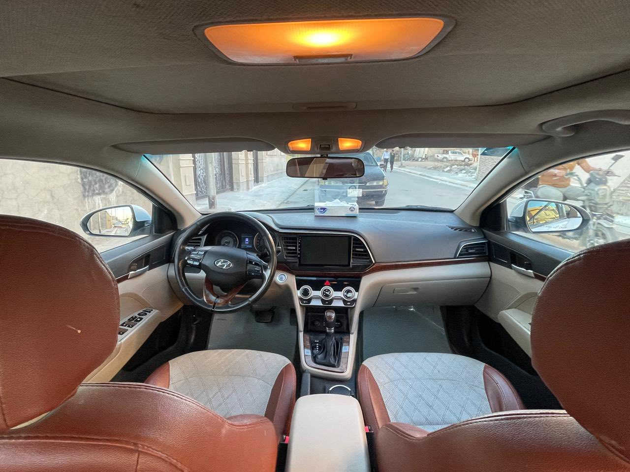 النترا خليجي فول مواصفات
موديل 2019 
لون ابيض 
كير AT المرغوب 
محرك 2000 دوش 
فتحة سقف 
تشغيل بصمه 
بصمه بابين 
كشانه جلد 
مري شفط 
نضام ترحيب 
حساسات 
كاميرة خلفية 
شاشة كبيرة 
ثلاث انظمة قيادة 
رقم بغداد بسمي السنويه التحويل ثاني يوم 
ملاحظه الجاملغات الخلفيه نصف صبغ و شبر بخشم الجاملغ الامامي 
السعر (158) ورقه 15800$ بيها مجال بسيط حگ الجية فقط
بقيه التفاصيل  التواصل على الرقم (*********** )
