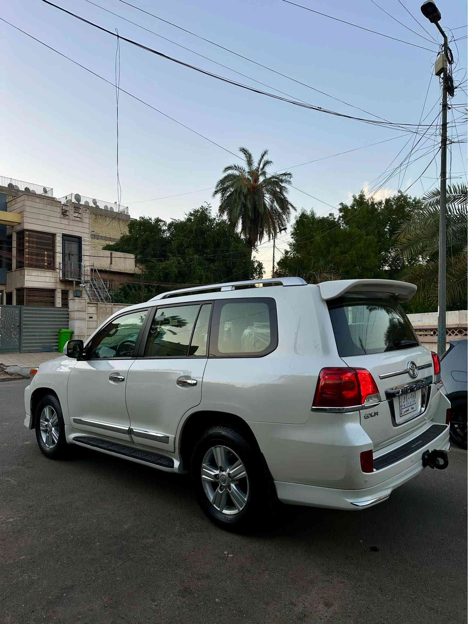 لاندكروز 2015 جديييده جداً 
فطيم كلش جديده ماشيه 159 الف كيلو
رقم بغداد  وع ايدنه من 2020 لليوم
بيها تبديل دعاميه اماميه فقط صاير بيها طخه كلش خفيفه     السعر 39500$ بيها مجال 
مكاني بغداد الاعظميه 
*********** بغداد
