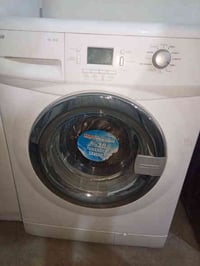 للبيع غسالة ملابس تماتيك  شرط الشغل والنظافة  125الف بيها مجال للشراية...
