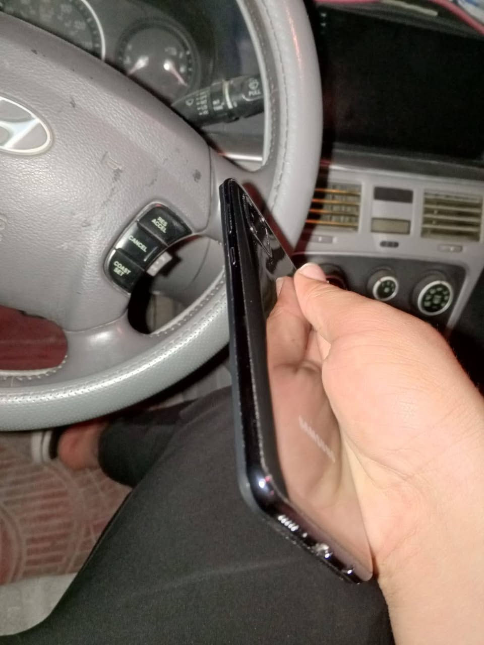 السلام عليكم للبيع اي 31 الجهاز حلو نظيف فقط امبدل شاشه نوعيه زينه وبيها فطر ما مؤثر على اللمس نهائيا الجهاز الشخص ما مشخوط نظيفه معنى الكلمه ما عدا الفطر اللي بالشاشه ذاكره 128 بطاريه 5000 8 + 8 ببجي 60 فريم كاميرات تخبل مكان بغداد العبيدي السعر 90 وبي مجال بسيط جدا رقمي اتصال ***********
