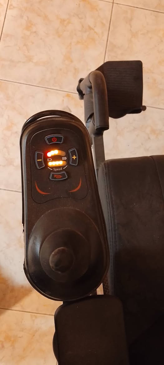 السلام عليكم اخوتي الكرام عربانه كهربائيه جديده كلش للبيع السعر 600وبيه مجال  الاستفسار ***********اسيا/اثير***********
