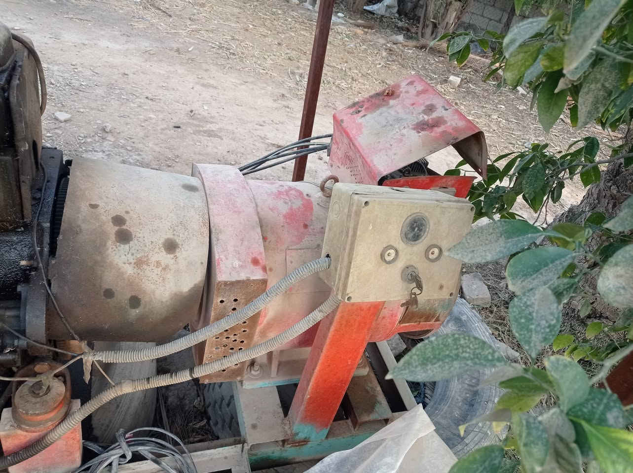 سلام عليكم مولد دويز أربعة بستم ابو صاروخ 50 كيفي السعر 25 $ للستفسار 
***********
