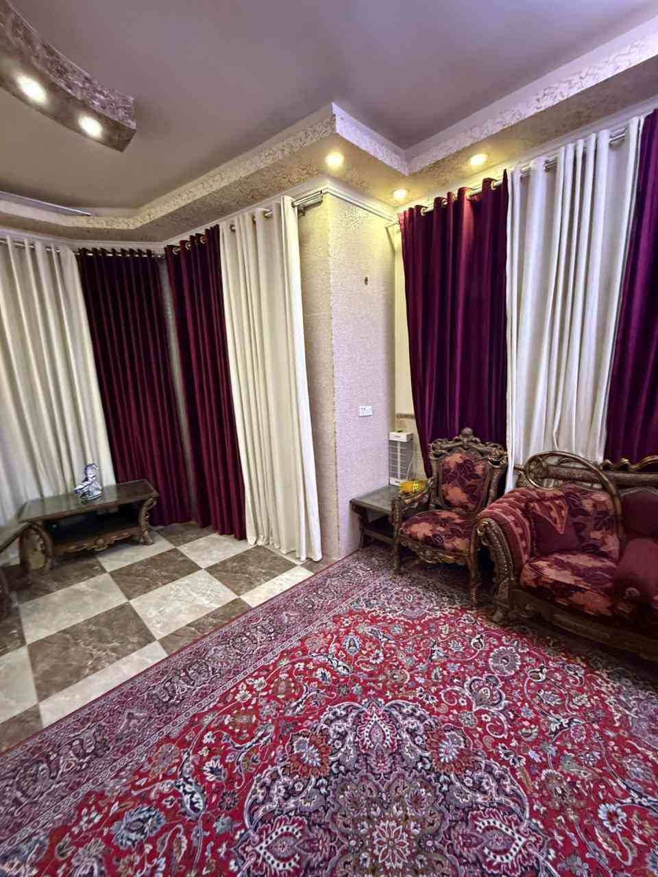 بيت للبيع ب زوير الغربي مساحة 200م الحي فيه جميع الخدمات والجميع اساتذه جامعة في المنطقة 
تفاصيل البيت 
طابو زراعي سند 25
الطابق الاول 
صالة 9*5  سقوف مغربي
مطبخ حار بارد 
كليدور 
غرفة نوم كبيرة 
مجمع صحيات 
بناء حديث
الطابق الثاني غرف عدد 2كبيرة 
كليدور 
مجمع صحيات 
يوجد سطحين  ومخرن
يبعد عن شارع التبليط 10م
ويبعد عن الشط تقريبا 200م
للاستفسار 
***********
