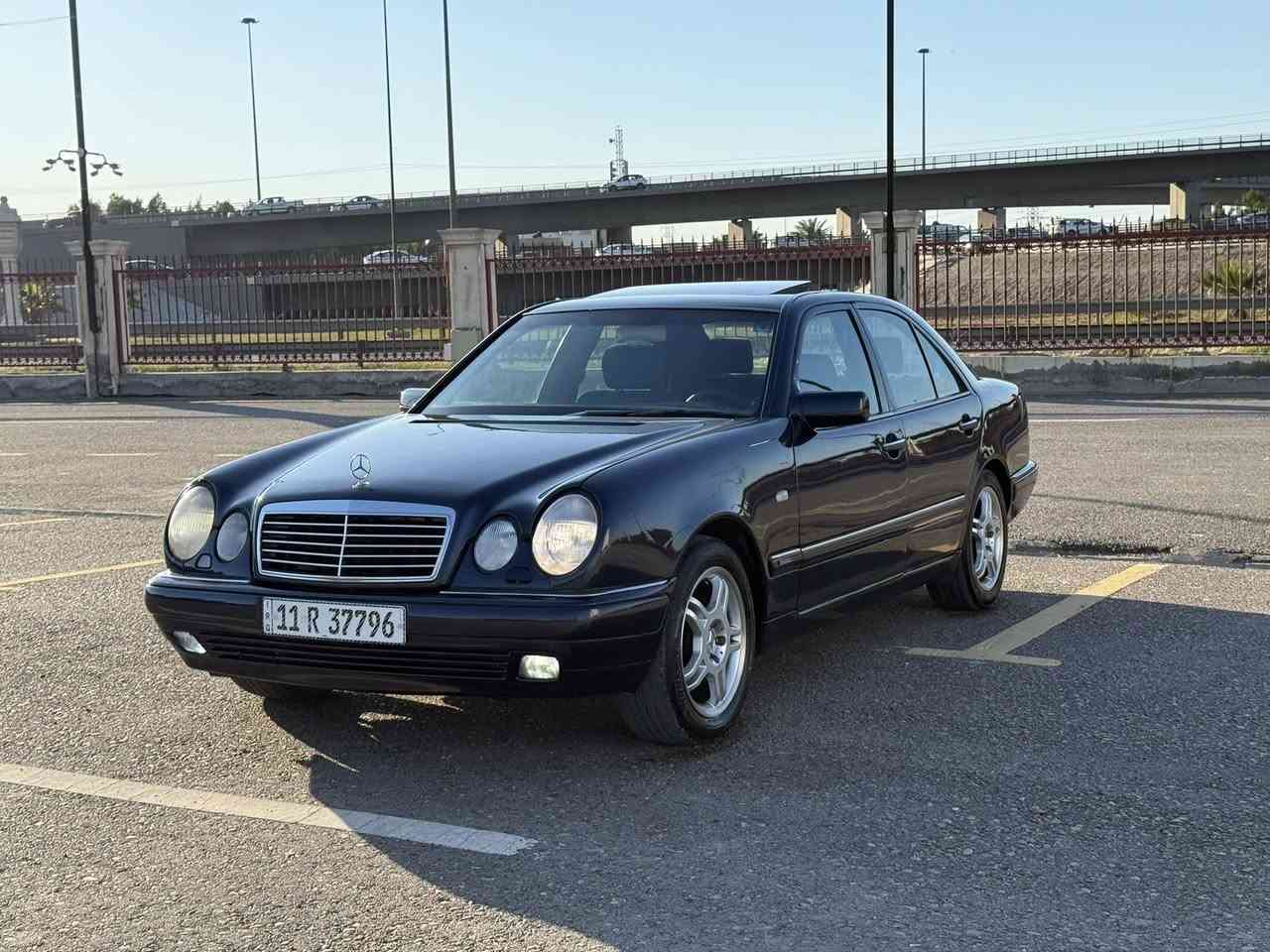 مرسيدس ام عيون موديل 1996 
محرك 6 سلندر 300 قبق اسود عنكبوت 
مصبوغه بلجديد بدون ضربه للجماليه
محرك وكير جدد صدر امامي خلفي جديد 
تبريد ثلج ،، كهربائيات كلها شغاله ،، السياره جاهزه ومناقصها شي رقم بغداد دولي سنويه وهزه جديدات
المكان بغداد حي الجامعه ،، السعر 75 ورقه
***********
