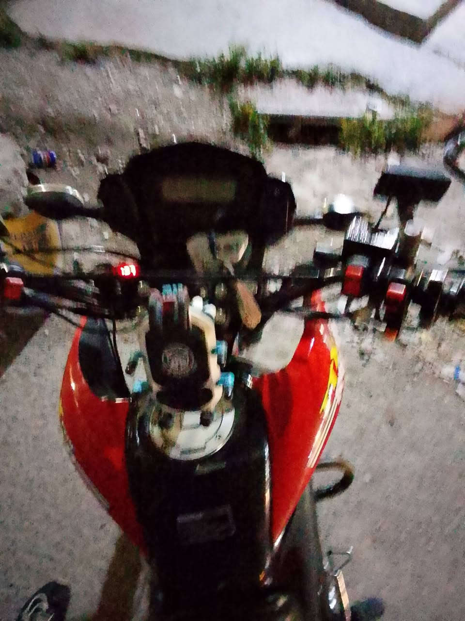 سلام عليكم قفاز مرقم بأسمي للبيع 150cc تاير جوبلس الخلفي مكاني بغداد مكفوله ***********
