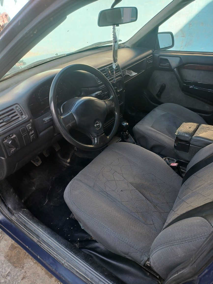 فكترا حجم 16 مديل 91 محدثه 93 
رقم الماني سنويه عضم ل 2027 كهربائيات كلها شغاله كير محرك شرط سيار نضيفه احلى من صوره سعر 43. رقم الهاتف ***********
