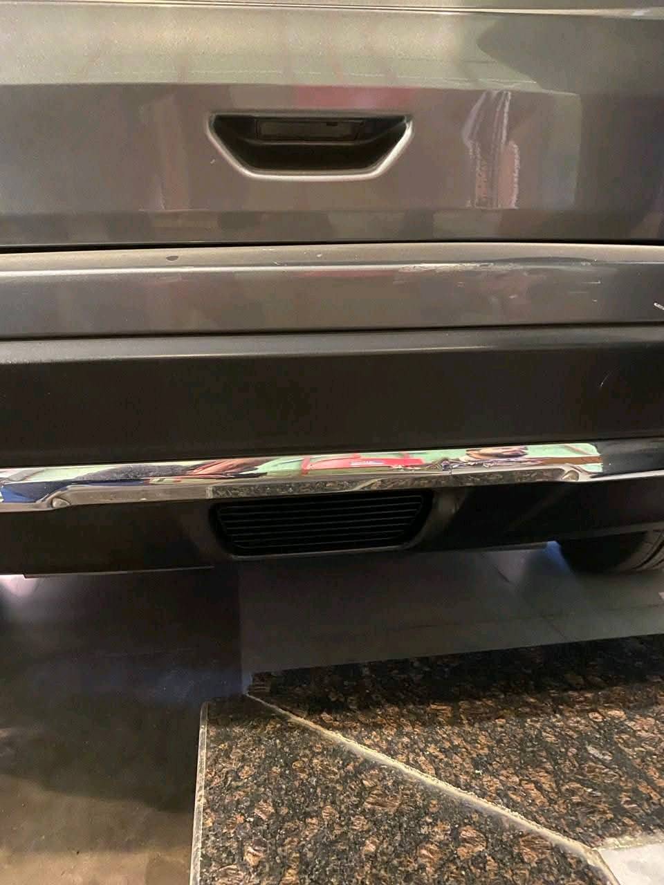 للبيع نيسان روج 2019 SV
ماشية 50،000 

المكينة 4 سلندر 2500 المرغوب 
 
الضرر بونيد مبدل + باب النفر الخلفي بيه تعديل بارد وشخط

ايرباك ستيرن مبدل اصلي 

شاصي و دواخل سليمة

المواصفات : 

بصمة + تشغيل عن بعد 

كرسي سائق كهربائي

شاشة + كاميرا خلفية 

تبريد شاشة

تدفئة مقاعد

رادار امامي وخلفي 

تحديد مسار 

نقطة عمياء 

قطعتين تبريد 

صندوق كهرب وبحركة القدم 

اشارة وهيتر بالمراية 

ليد نهاري + كشاف ضباب 

تحديد مسار + تحكمات ستيرن 

مثبت سرعة 

وضعيات قيادة سبورت + ايكو  + نورمال 

طخم تاير جديد

كوبون بانزين 

السعر بيه مجال 

*********** واتساب
*********** اتصال
ما هو موديل وسنة صنع السيارة؟: 
2019
ما هو سعر السيارة المعروض؟: 
159$
أين موقع السيارة للتفحص أو الشراء؟: 
الموصل - معرض رماح الموصل ( شارع الوسط ) 
هل هناك صيانة أو تصليحات يجب القيام بها؟: 
لا 