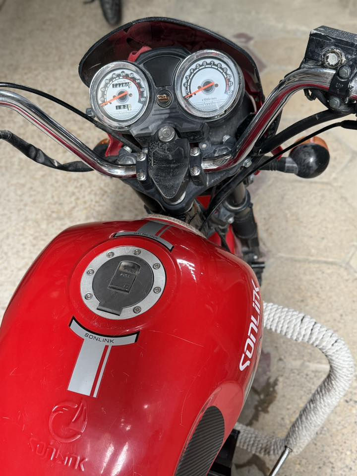 سلام عليكم ورحمة الله وبركاته دراجة دايون مديل 2023
برغي ماقتوح بيه محرك 200سيس
مكانه شطره 
الاتصال (***********)
السعر مليون وسبعمئة الف وبيها مجال
