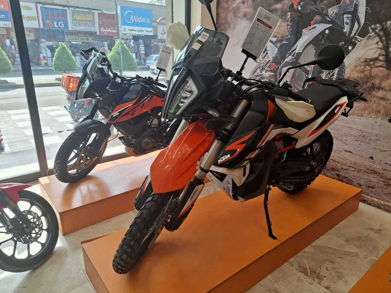 سلام عليكم الوحش النمساوي KTM890cc
اخر قطعه متوفره في الشركه عليها خصم قوي جدآ ومغري لعشاق الترحال لا ضيع الفرصه 
الاتصال على الأرقام تاليه 
***********
***********
#عجله الخليج
