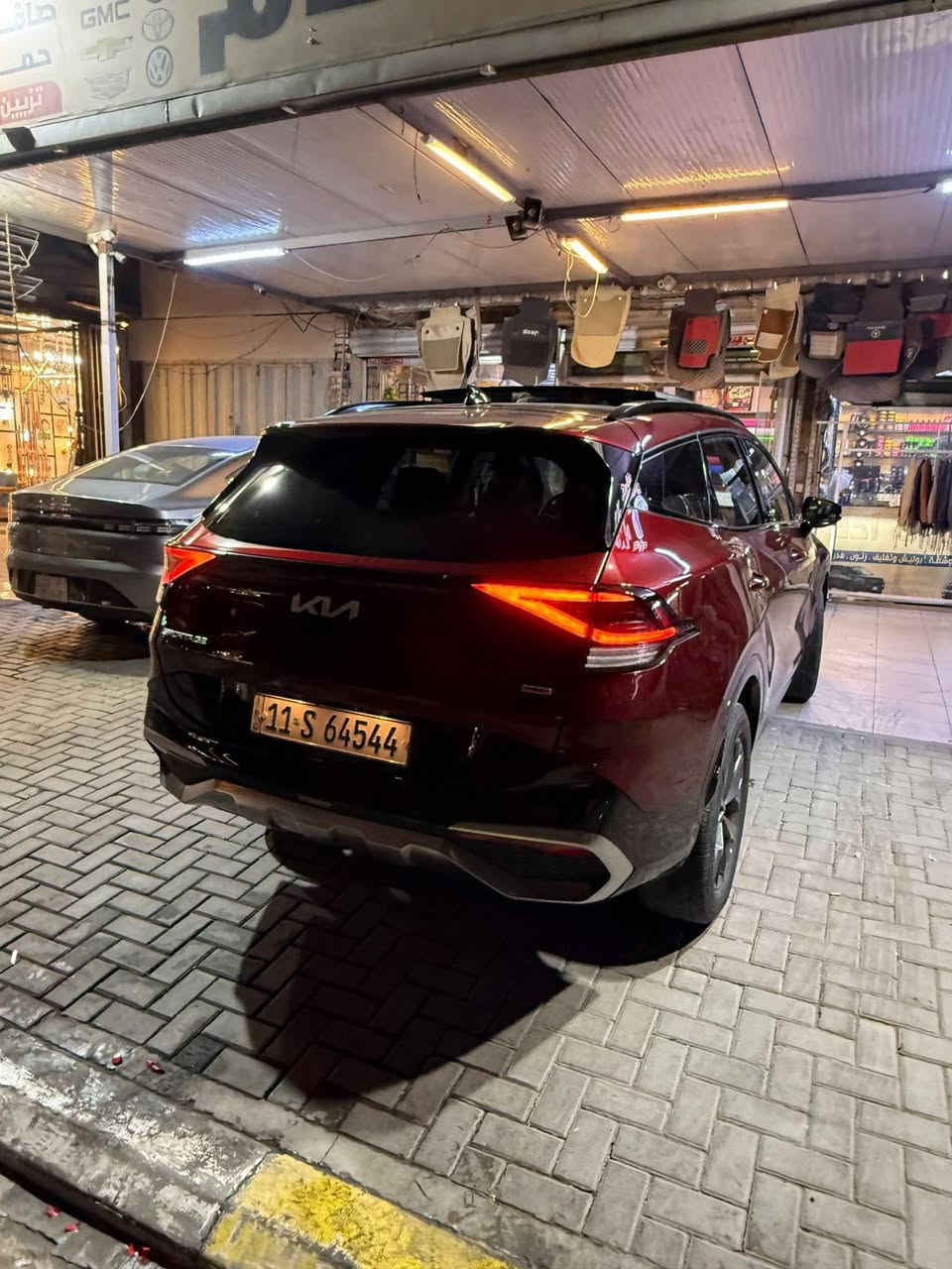 السلام عليكم
Kia sportage 2025 sx Prestige Hybrid large
مكينة ١٦٠٠ هايبرد 
ماشية ٨،٠٠٠ ميل 
بانوراما
كشن امامي ثنينهن كهرباء + تدفئة + تبريد 
رادار امامي خلفي جانبي 
حساس امامي خلفي 
اوتو بارك 
اوتو هولد 
قيادة ذاتية + تحديد مسار 
شاشة كبيرة
كير ماوس
وبعد بيهة هواي موصفات اعلى من x line 
تبديل قبغ جنطة فقط اصلي بدوون ايرباك حتة دعاميات بلادي بدون قطرة صبغ
رقم بغداد و مكانهة بغداد 
سعر ٢٤٠$  
***********
