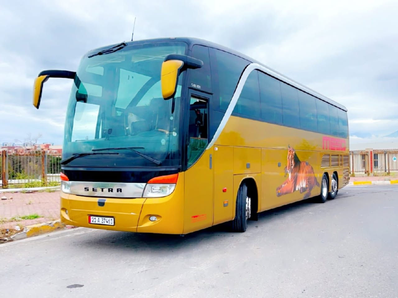 للبيع  باص vip ✔️
سيترا ذهبية موديل 2013 اساسي

لوحات سليمانيه⭕
كير دكمة  ⭕
مكينة 6 ثلاثة فيش ⭕
تبريد صيــــــــني❄️
بانورامــــــــــــــــــا ⭕
صدمــــــــــــــــــــه ⭕
 صندوقيــــــــــــن⭕
كامل الموصفات فول 

 سيارة كاملة من جميع النواحي جاهزه للعمل مباشرةً 💯

السيارة بأسمي تحويلها مباشر باليوم الثاني 💱

الاستفسار الاتصال على الرقم المذكور📌
***********
الحاج عباس هادي التميمي
