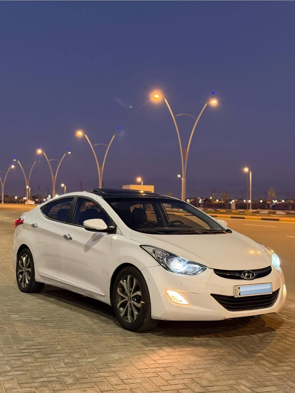 السلام عليكم 
النترا 2013 اصل بانزين 
اداوات ادوات كصه جنطه دخول جديد هليومين متومه ارقام وسنويه الرقم الانكليزي الجديد

فول مواصفات للاخير كلش مختفله 
فتحة سقف 
شاشه
بصمه وبصمات ابواب 
لايت زنون بلادي من كوريا
تحكم ستيرن
حساسات اماميه وخلفيه 
رادار امامي
كشنات جلد كهرباء 
تدفئه وتبريد كشنات
عينه مختلفه
ويل مختلفه
السياره بيها مواصفات خير من الله

السياره جاهزه للاخير ما ناقصها اي شي وهاي النضافه وهاي المواصفات مختلفه 

مكاني البصره السعر خاص ***********
