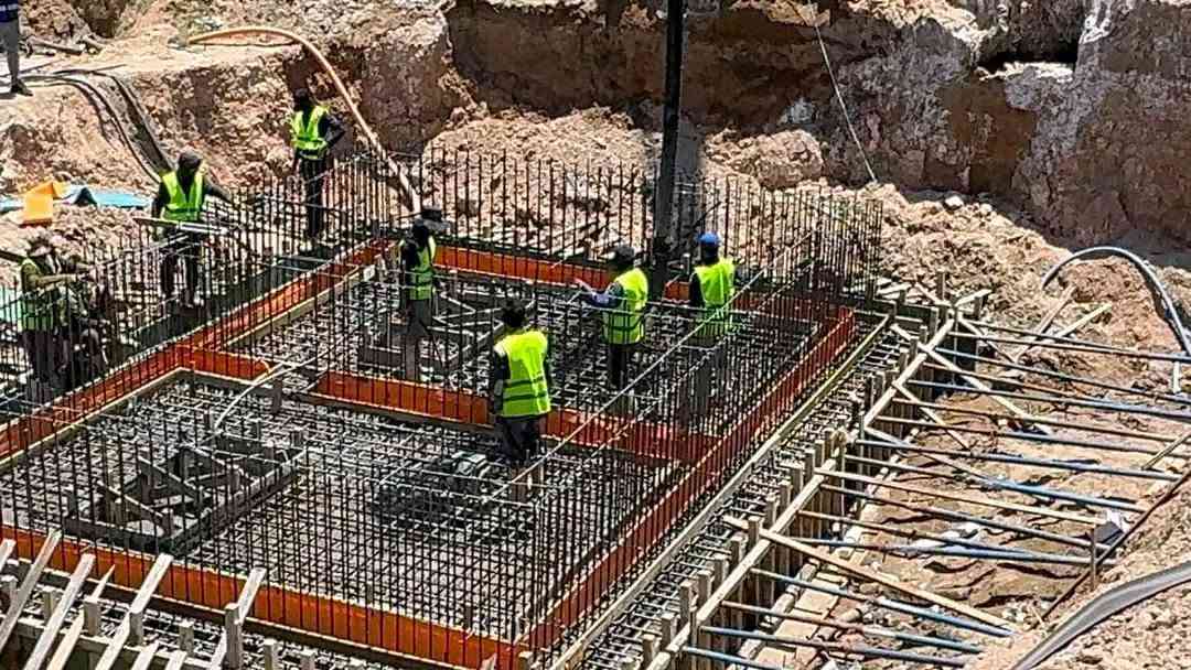 #أعمال صب أساسات حوض مياه الأمطار والصرف الصحي لمحطة الرفع  ضمن مشروع مجاري سبع البور، تتواصل وفق البرنامج التنفيذي المعتمد، وبإشراف ومتابعة دائرة المهندس المقيم، مع الالتزام بالمواصفات الفنية والهندسية المعتمدة لضمان جودة التنفيذ وديمومة العمل، لما لهذا المشروع من أهمية كبيرة في تعزيز البنية التحتية وتحسين خدمات الصرف الصحي ومياه الأمطار في المنطقة.


**إذا كنت صاحب هذا الإعلان وتريد حذفه لأي سبب، رجاءا أرسل رسالة إلى الدعم الفني**