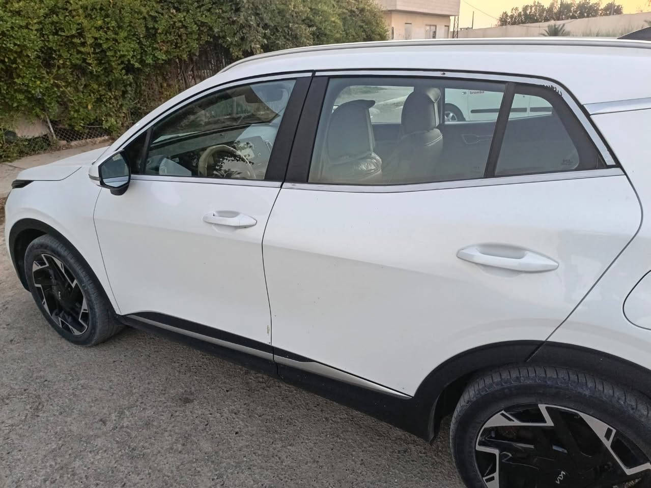 للبيع سبورتج 23 ماشة 37 بيها بارد فقط باب الصدر موضح بالصورة بدون صبغ والباقي مكفول رقم بغداد باسمي السعر 21000 وبيها مجال بسيط رقم الهاتف ***********
